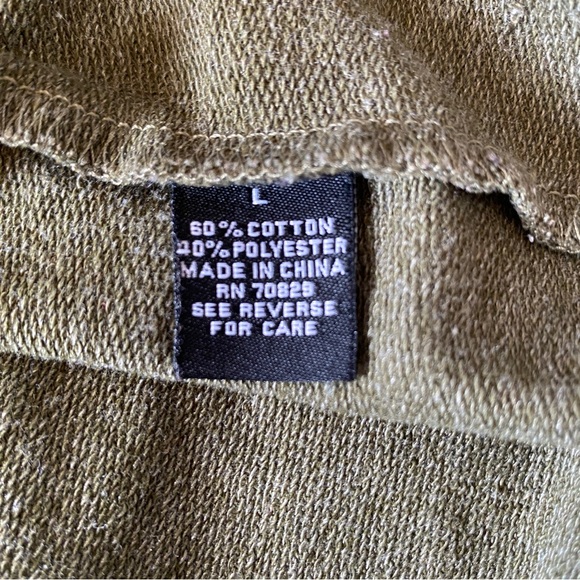 Carbon men’s large camouflage short sleeve hooded shirt with a kangaroo pocket - Picture 9 of 10